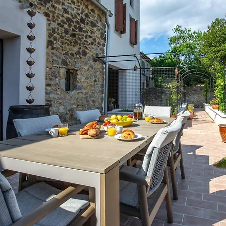 Holiday home Chic Converted Stables *