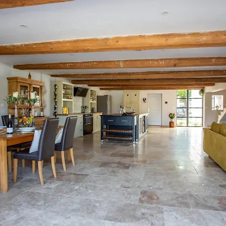 Holiday home Chic Converted Stables