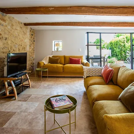 Holiday home Chic Converted Stables *