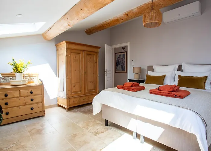 Chic Converted Stables Ferienhaus Laurens